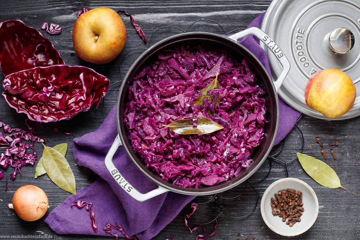 Klassischer Rotkohl ganz einfach - emmikochteinfach