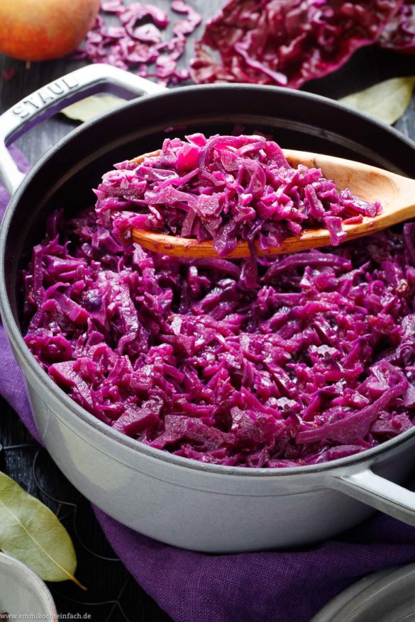 Klassischer Rotkohl ganz einfach - emmikochteinfach