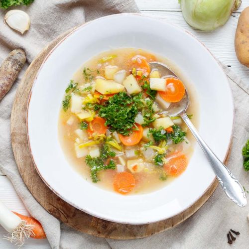 Klassische Gemüsesuppe wie bei Oma - emmikochteinfach