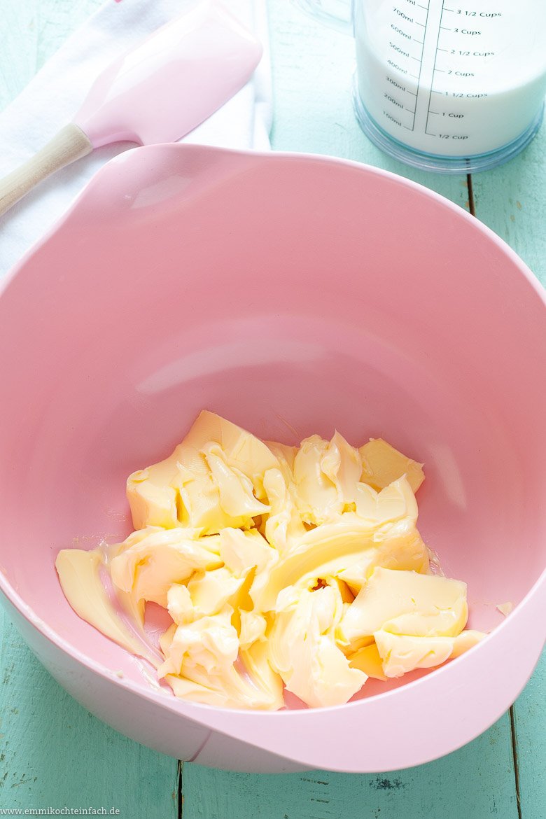 Butter für einen perfekten Rührkuchen - www.emmikochteinfach.de