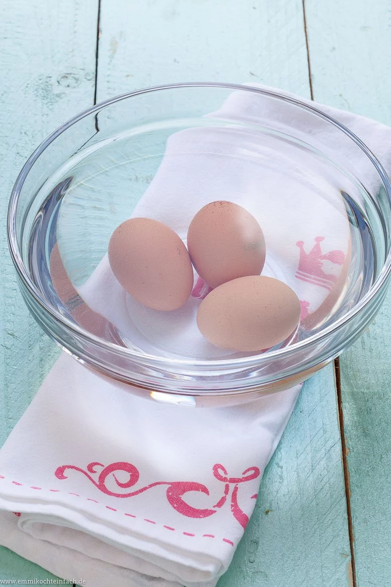 Eier für einen perfekten Rührkuchen - www.emmikochteinfach.de