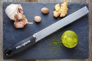 Zitronenabrieb reiben - www.emmikochteinfach.de