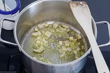 Einfache Tomatensuppe - www.emmikochteinfach