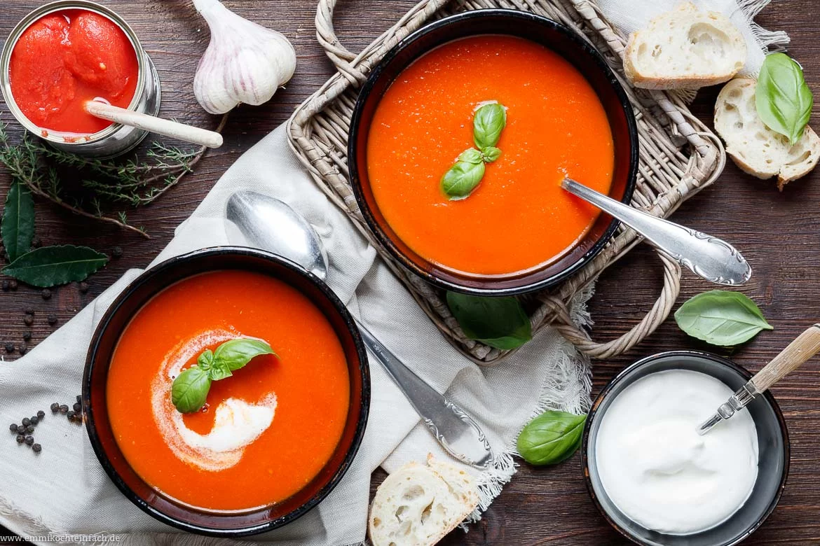 Einfache Tomatensuppe - www.emmikochteinfach.de