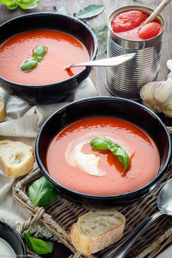 Einfache Tomatensuppe für das ganze Jahr - emmikochteinfach