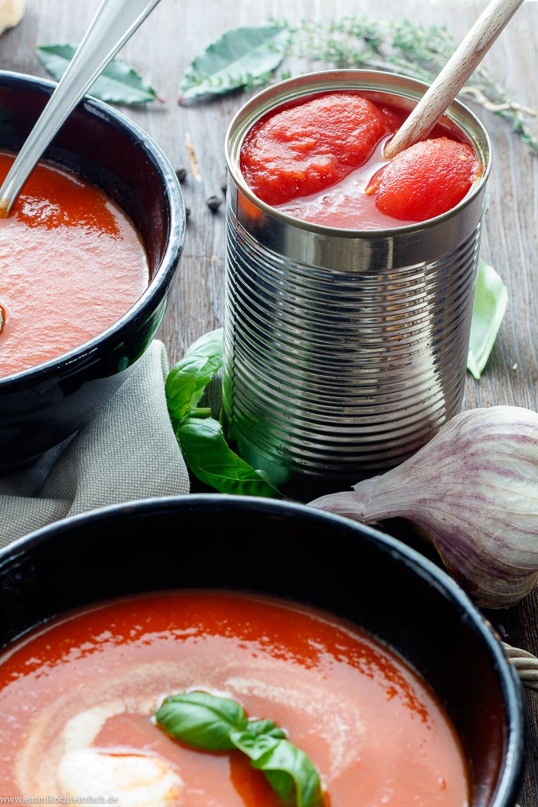 Einfache Tomatensuppe für das ganze Jahr - emmikochteinfach
