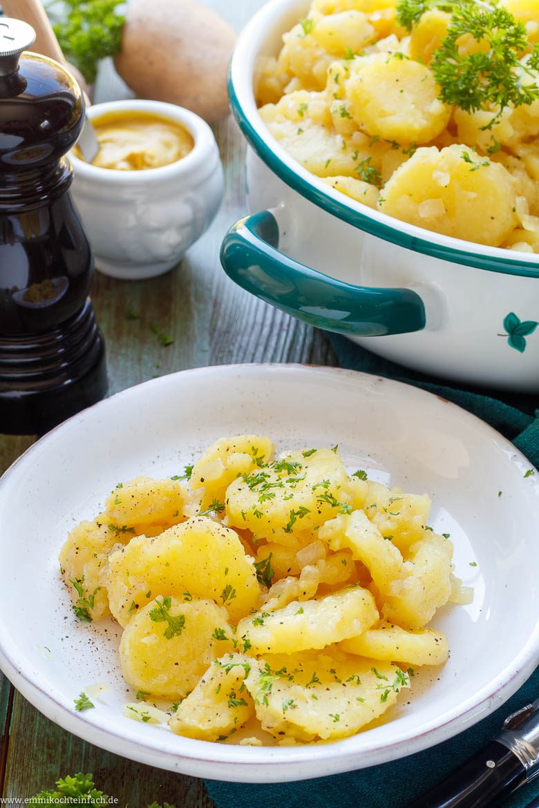 Klassischer Kartoffelsalat ganz einfach - www.emmikochteinfach.de