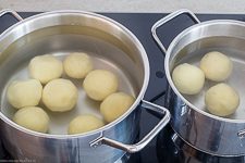 Kartoffelknödel einfach selber machen - www.emmikochteinfach.de