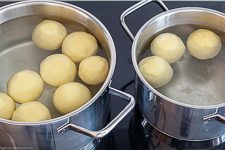 Kartoffelknödel einfach selber machen - www.emmikochteinfach.de