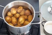 Kartoffelknödel einfach selber machen - www.emmikochteinfach.de