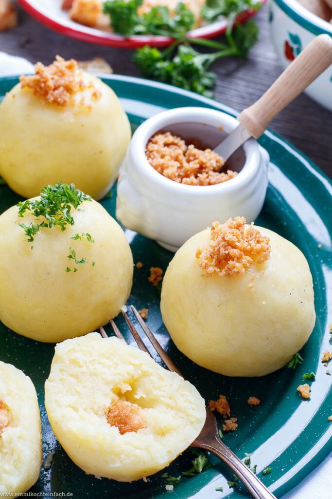 Kartoffelknödel einfach selber machen - emmikochteinfach