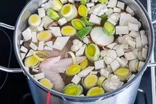 Emmis klassische Hühnersuppe ganz einfach - www.emmikochteinfach.de