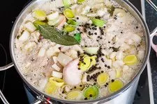 Emmis klassische Hühnersuppe ganz einfach - www.emmikochteinfach.de