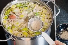 Emmis klassische Hühnersuppe ganz einfach - www.emmikochteinfach.de