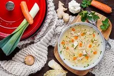 Emmis klassische Hühnersuppe ganz einfach - www.emmikochteinfach.de