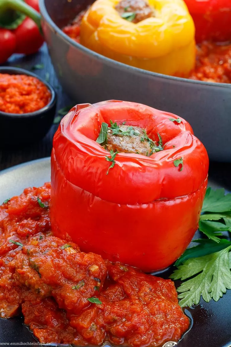 Gefüllte Paprika mit Hackfleisch - www.emmikochteinfach.de