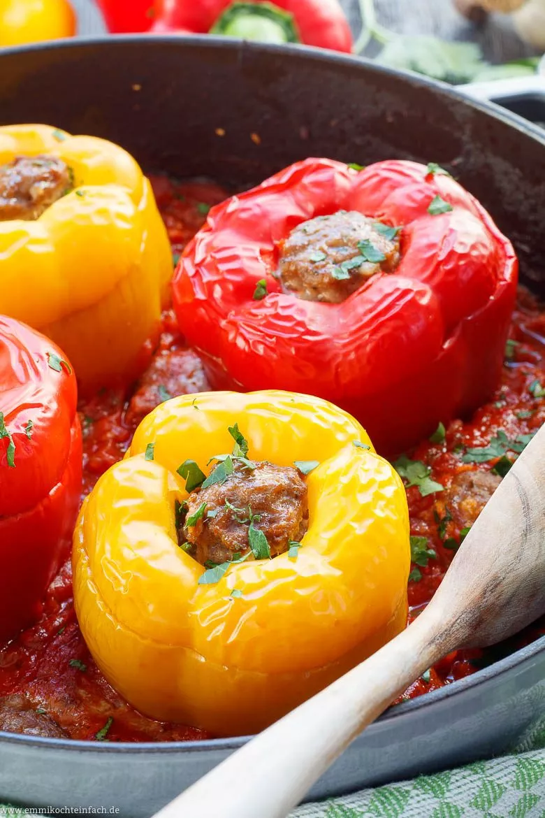 Gefüllte Paprika mit Hackfleisch - www.emmikochteinfach.de