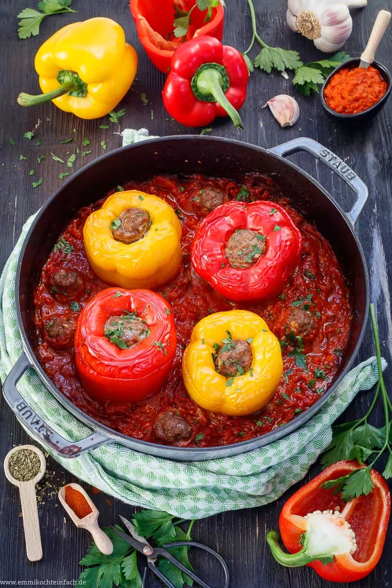 Gefüllte Paprika mit Hackfleisch - www.emmikochteinfach.de
