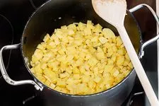 Kartoffelsuppe mit Lauch und Möhren - www.emmikochteinfach.de