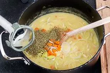 Kartoffelsuppe mit Lauch und Möhren - www.emmikochteinfach.de
