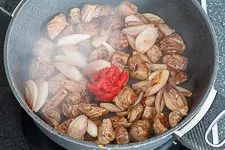 Klassisches Rindergulasch - Gulasch Rezept - www.emmikochteinfach.de