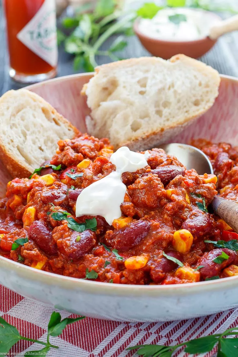 Chili con Carne Rezept schnell und einfach - www.emmikochteinfach.de