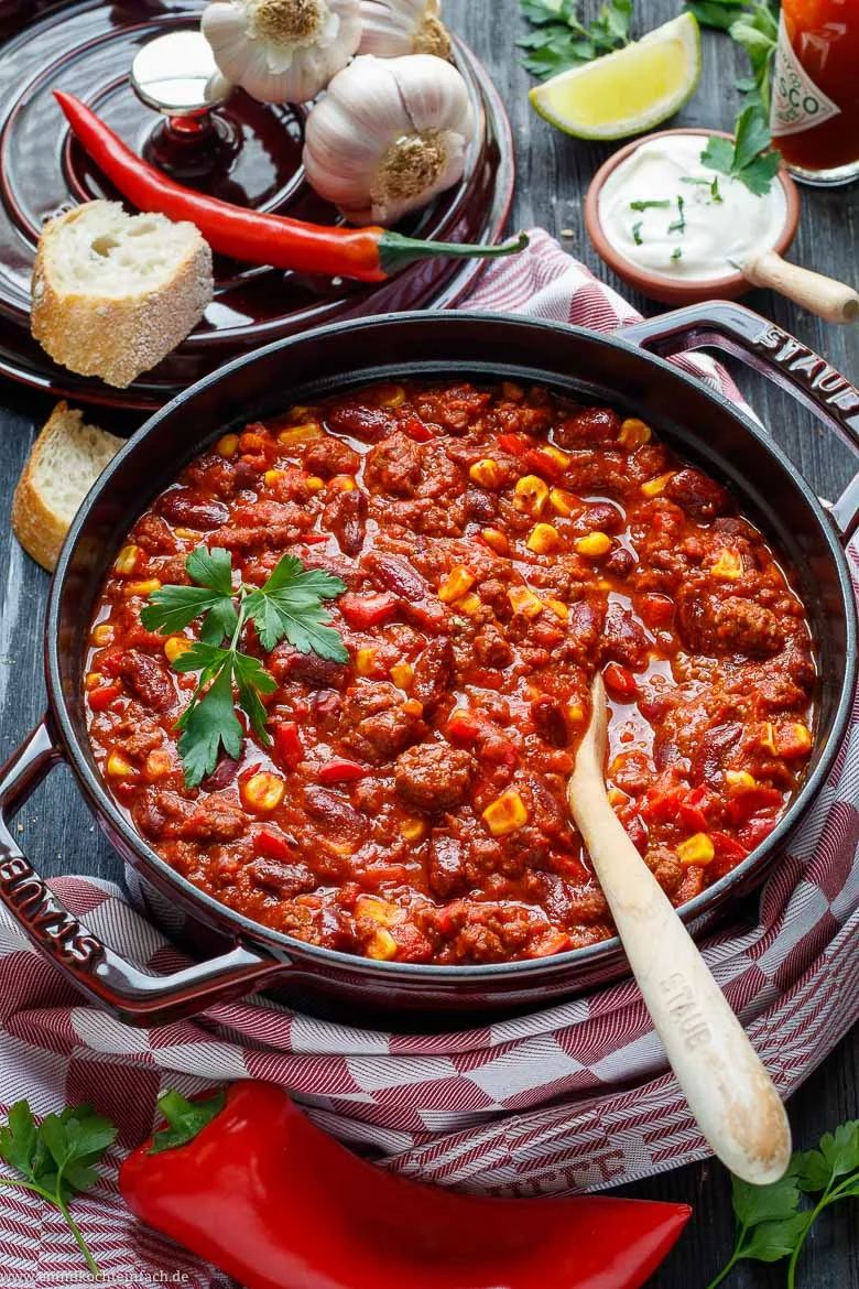 Chili con Carne Rezept schnell und einfach - www.emmikochteinfach.de