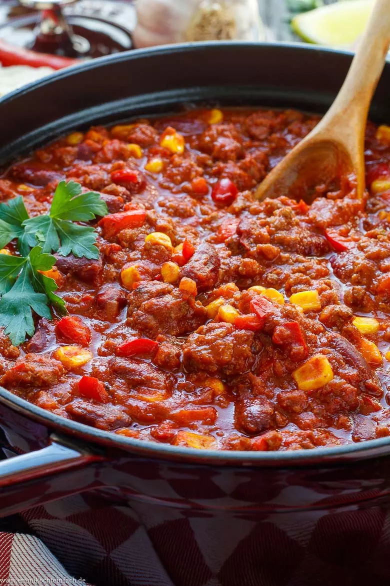 Chili con Carne Rezept schnell und einfach - www.emmikochteinfach.de