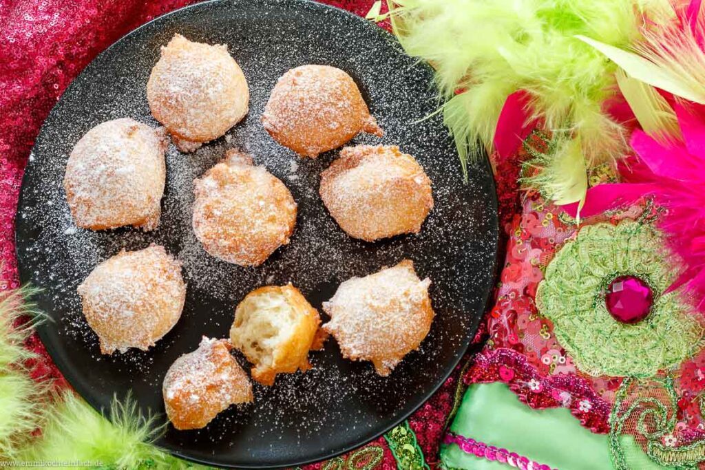 Frischkäse Mandel Plätzchen ganz einfach - emmikochteinfach Frischkäse Mandel Plätzchen ganz einfach - emmikochteinfach