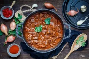Rindergulasch Rezept
