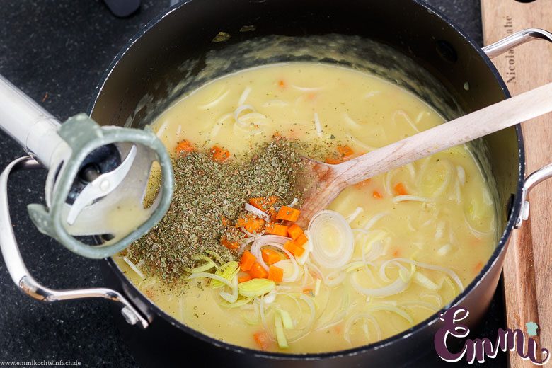 Gemüse pürieren für die Suppe - www.emmikochteinfach.de