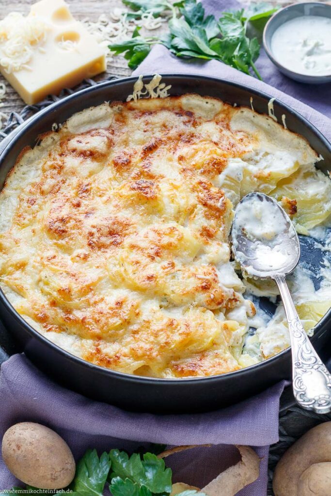 Kartoffelgratin Rezept klassisch und einfach - emmikochteinfach