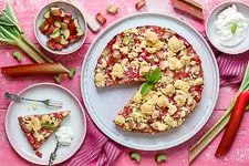 Einfacher Rhabarber Streuselkuchen - www.emmikochteinfach.de