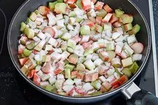 Einfacher Rhabarber Streuselkuchen - www.emmikochteinfach.de
