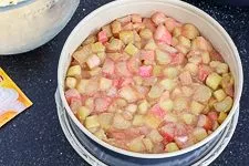 Einfacher Rhabarber Streuselkuchen - www.emmikochteinfach.de