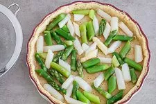 Spargelquiche mit weissem und grünen Spargel - www.emmikochteinfach.de