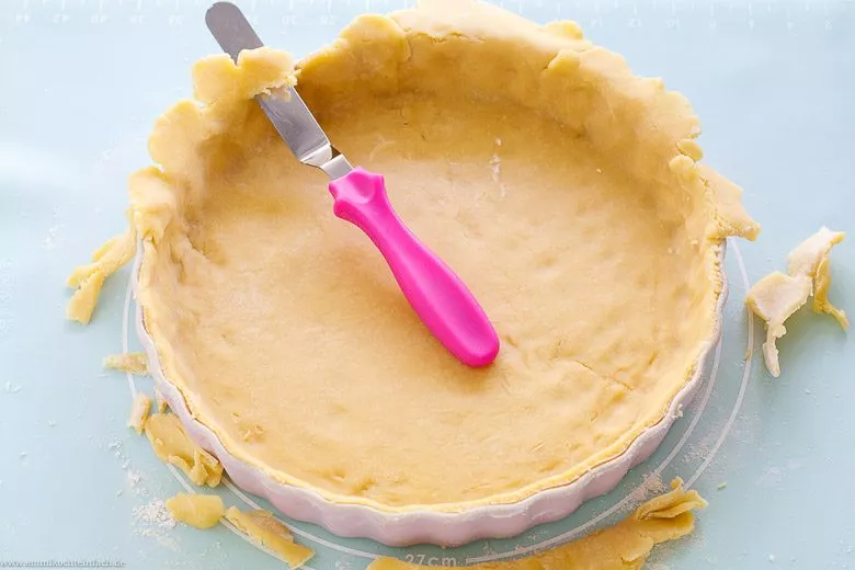 Quicheteig Rezept - salziger Mürbeteig ganz einfach - www.emmikochteinfach.de