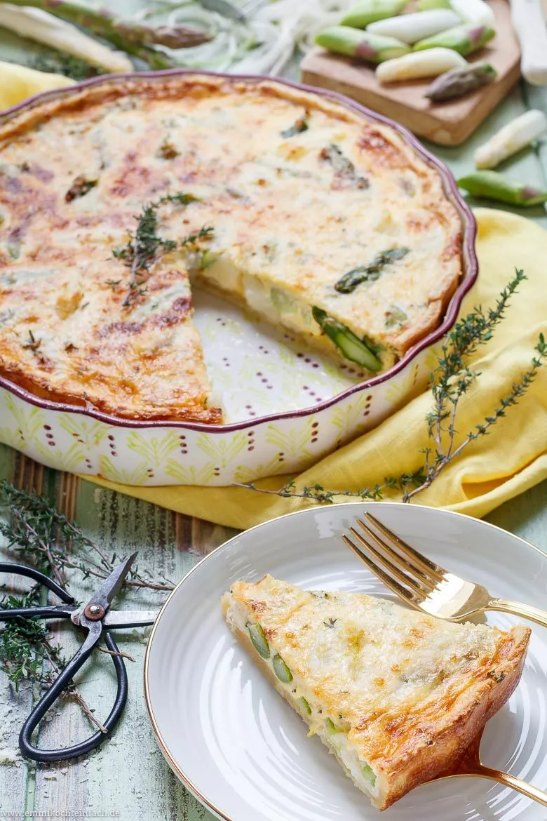Spargelquiche mit weißem und grünen Spargel - www.emmikochteinfach.de