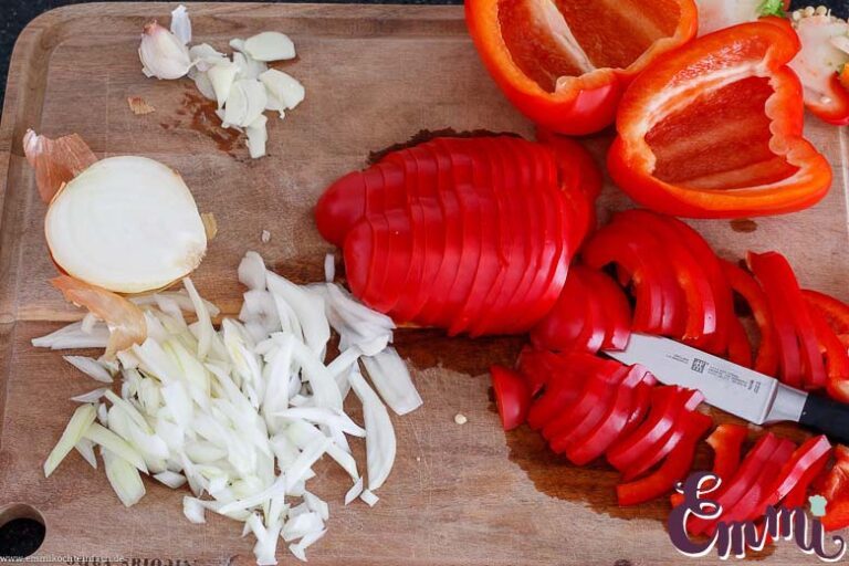 Putengeschnetzeltes mit Paprika Rahmsoße - emmikochteinfach Putengeschnetzeltes mit Paprika Rahmsoße - emmikochteinfach