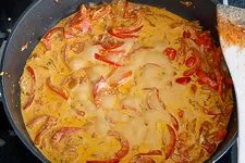 Putengeschnetzeltes mit Paprika Rahmsoße - www.emmikochteinfach.de