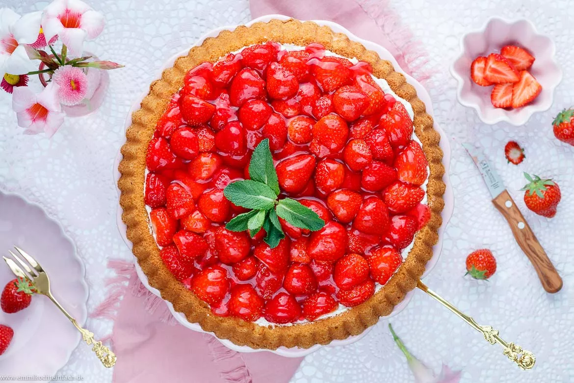 Erdbeerkuchen mit Mascarpone-Creme genussbereit