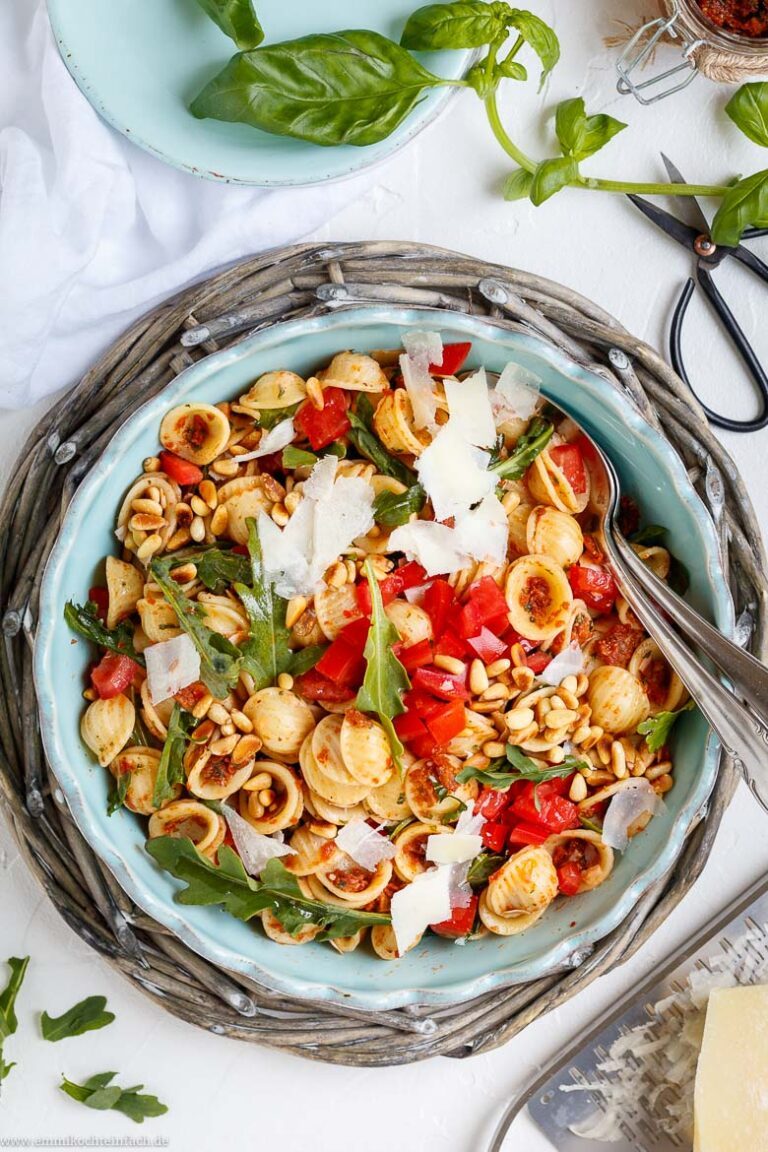 Italienischer Nudelsalat mit Pesto und Rucola - emmikochteinfach