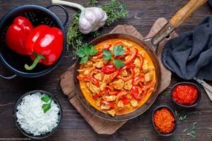 Putengeschnetzeltes mit Paprika Rahmsoße - www.emmikochteinfach.de