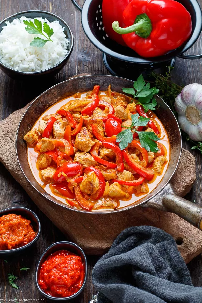 Putengeschnetzeltes mit Paprika Rahmsoße - www.emmikochteinfach.de