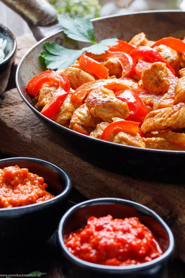 Putengeschnetzeltes mit Paprika Rahmsoße - www.emmikochteinfach.de