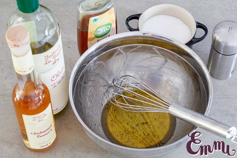 Tomatensalat Dressing - www.emmikochteinfach.de