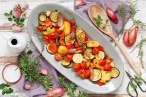Ofen Gemüse mit Kartoffeln vom Blech - www.emmikochteinfach.de
