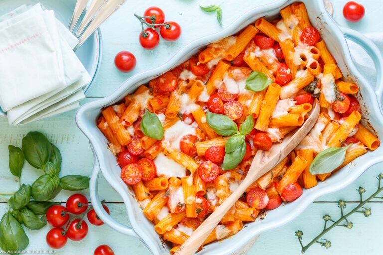 Schneller Nudelauflauf Tomate Mozzarella - emmikochteinfach