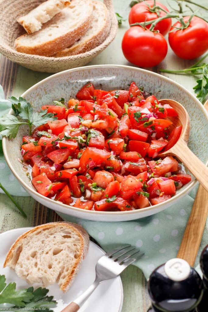 Tomatensalat Mit Zwiebeln Der Einfache Klassiker Emmikochteinfach Tomatensalat Mit Zwiebeln Der Einfache Klassiker Emmikochteinfach