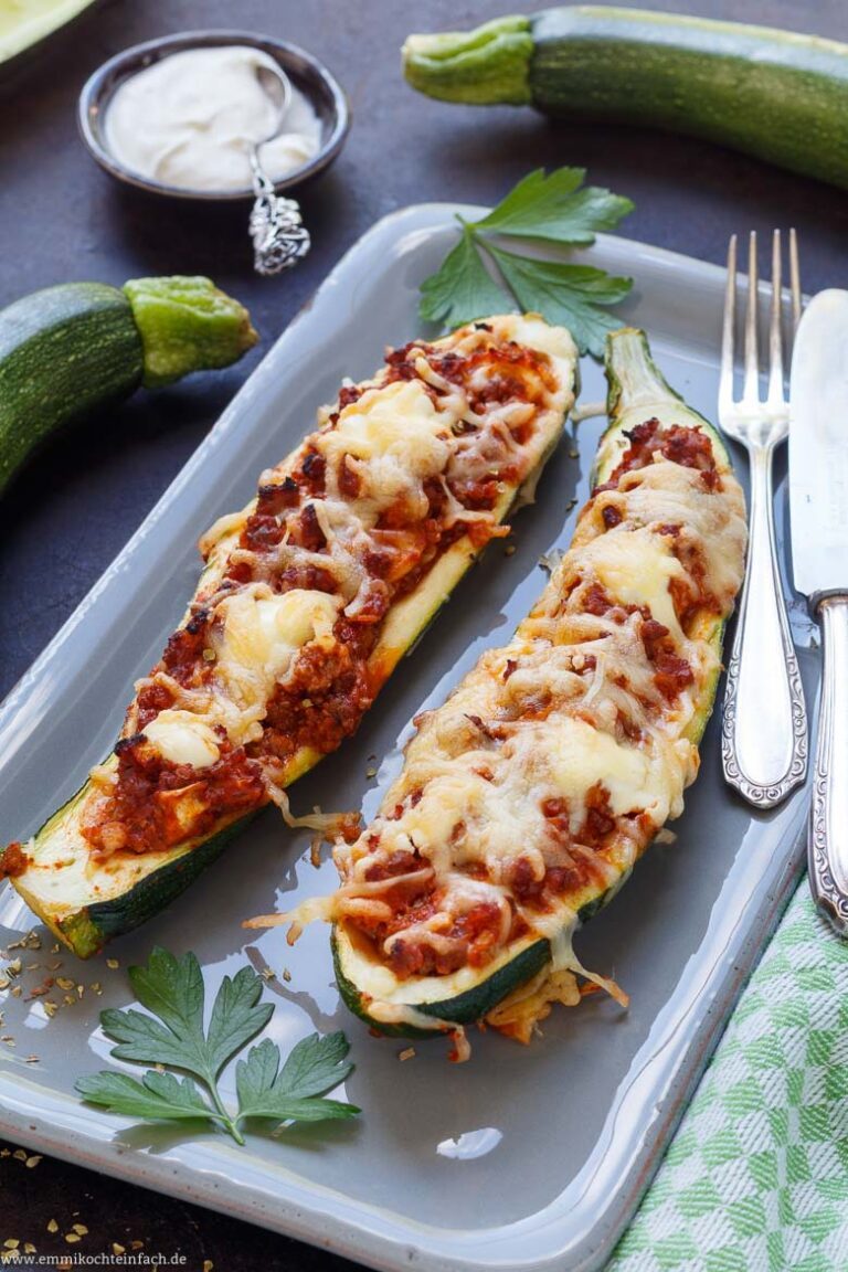 Gefüllte Zucchini mit Hackfleisch - emmikochteinfach